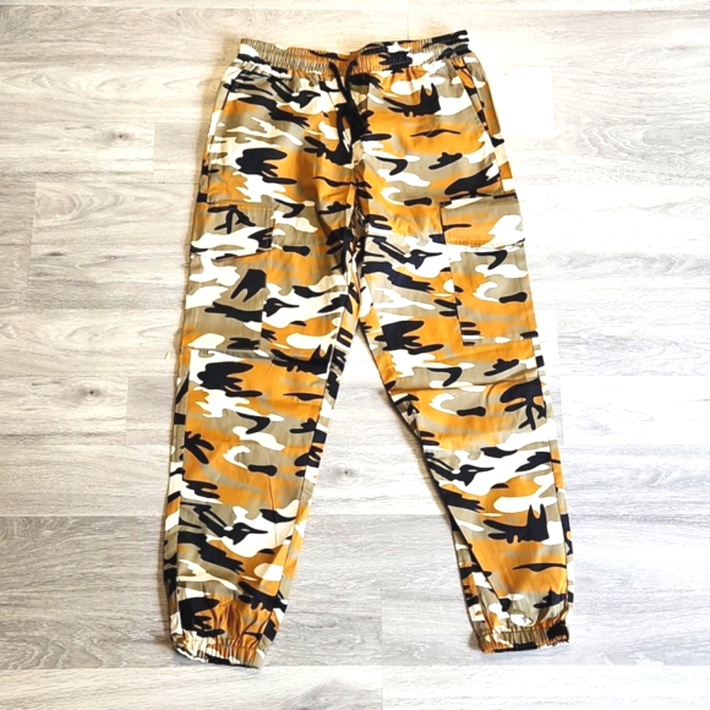 Men's Brand New Camo Cargo Pants size s